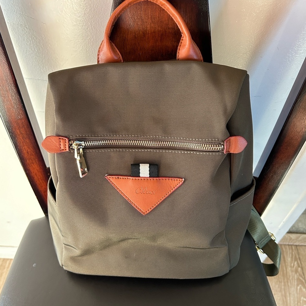 Chic Olive Backpack with Tan Details - Picture 3 of 12